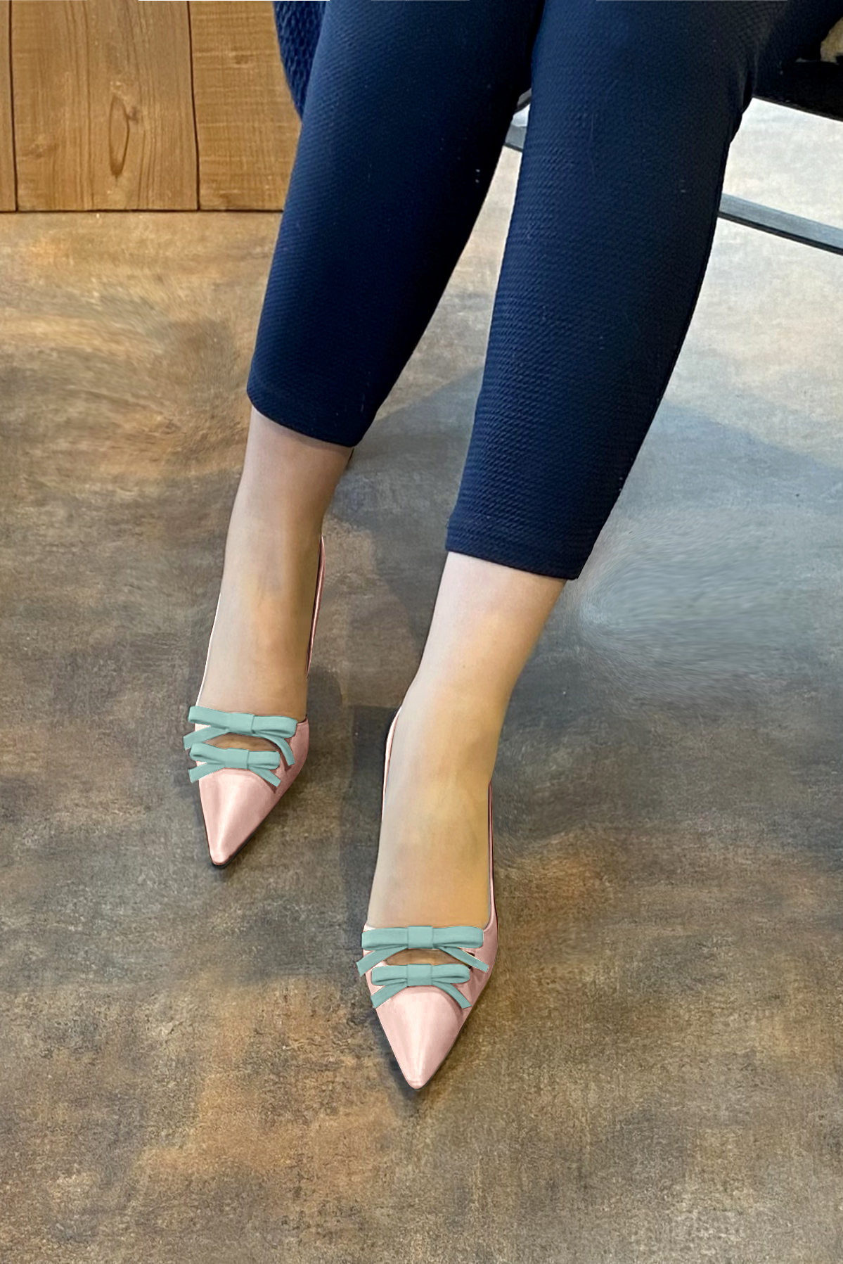 Powder pink and aquamarine blue women's open back shoes, with a knot. Pointed toe. High slim heel. Worn view - Florence KOOIJMAN